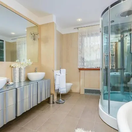 Anamarija - Luxury With Swimming Pool Rosini