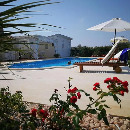 Вилла Anamarija - Luxury With Swimming Pool Rosini