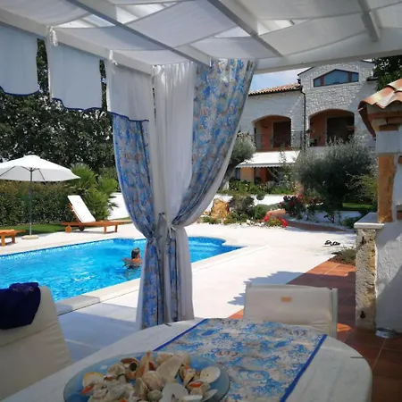 Anamarija - Luxury With Swimming Pool Rosini